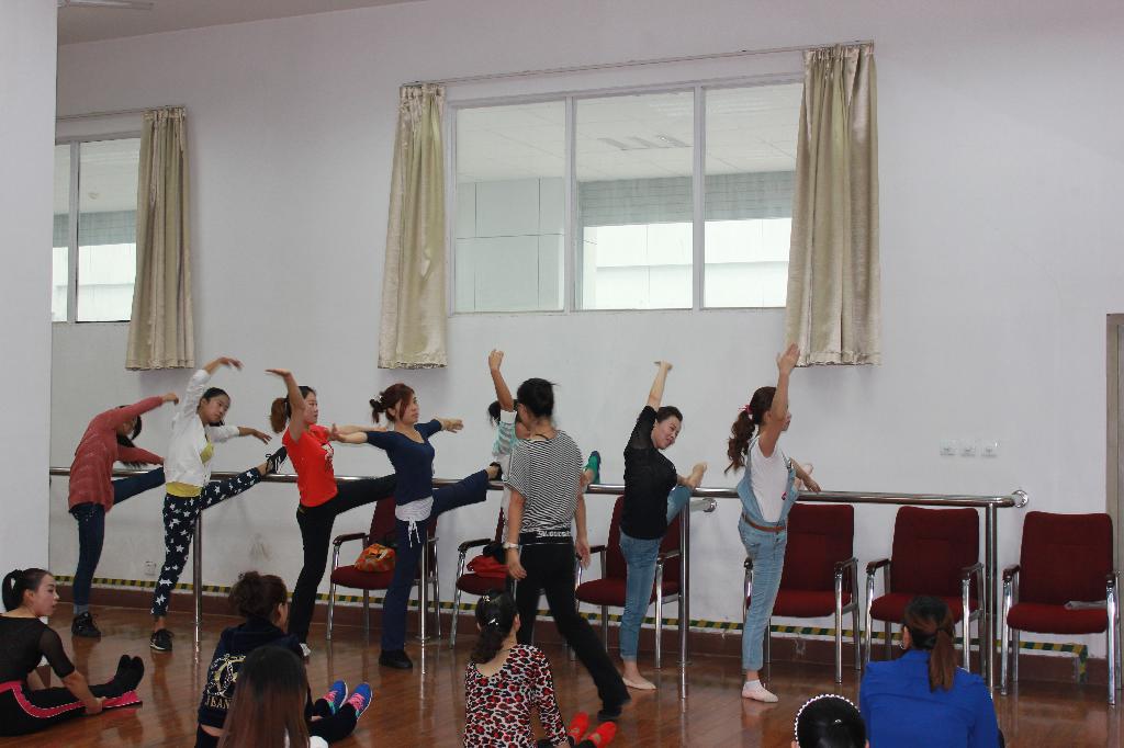 国培专项班舞蹈课堂