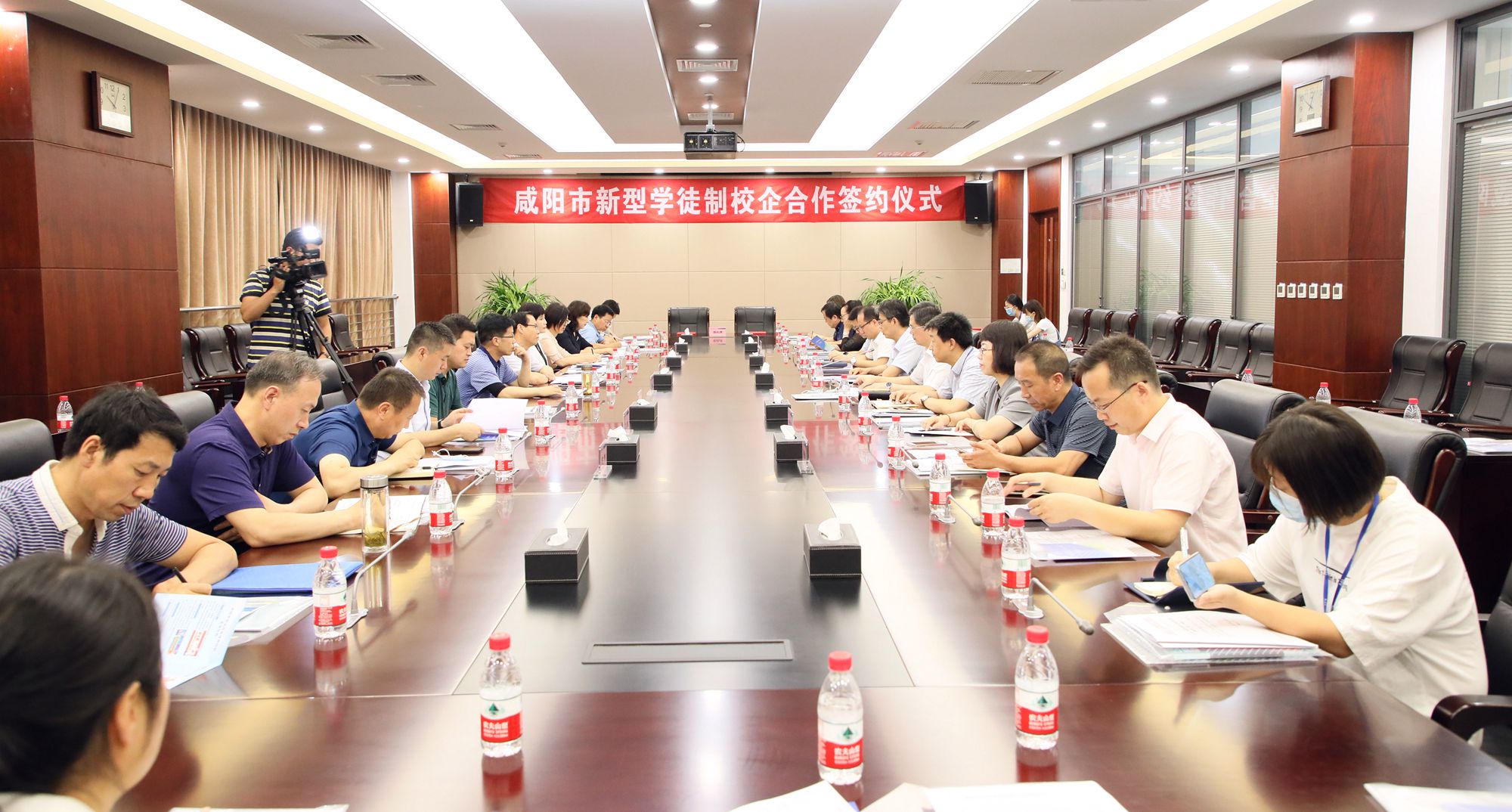 咸阳职院与咸阳市企业举行新型学徒制校企合作签约仪式